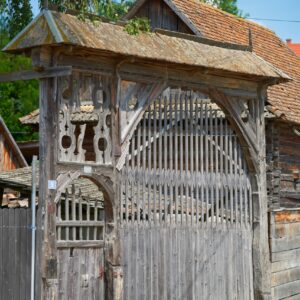 Porți secuiești -sat Vrabia-Băile Tușnad